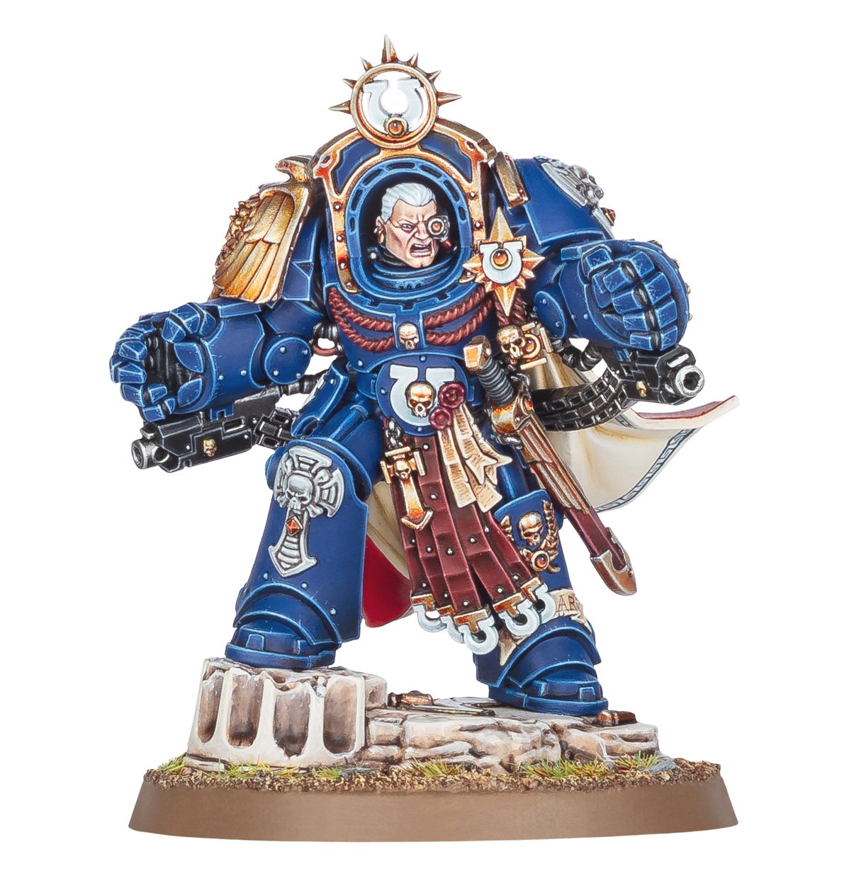 ULTRAMARINES: MARNEUS CALGAR IN ARMOUR OF ANTILOCHUS